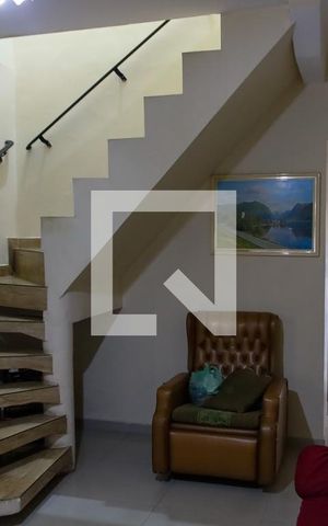 Casa à venda com 190m², 3 quartos e 2 vagas Casa à venda com 190m², 3 quartos e 2 vagasSala