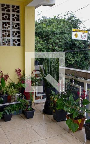 Casa à venda com 190m², 3 quartos e 2 vagas Casa à venda com 190m², 3 quartos e 2 vagasSacada