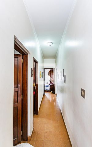 Casa à venda com 100m², 3 quartos e 2 vagas Casa à venda com 100m², 3 quartos e 2 vagasCorredor