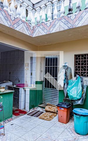 Casa à venda com 100m², 3 quartos e 2 vagas Casa à venda com 100m², 3 quartos e 2 vagasQuintal e edícula