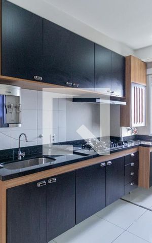 Apartamento à venda com 44m², 2 quartos e 1 vaga Apartamento à venda com 44m², 2 quartos e 1 vagaCozinha e área de serviço