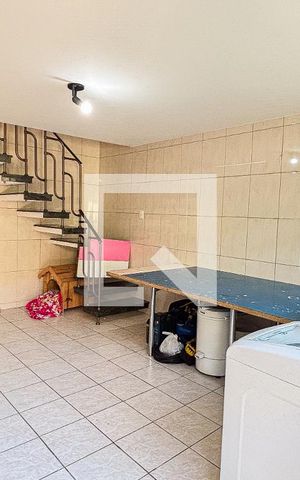 Casa à venda com 250m², 3 quartos e 2 vagas Casa à venda com 250m², 3 quartos e 2 vagasPorão - Area de Serviço