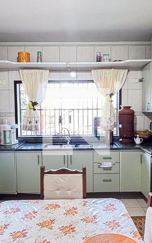 Casa à venda com 250m², 3 quartos e 2 vagas Casa à venda com 250m², 3 quartos e 2 vagasCozinha
