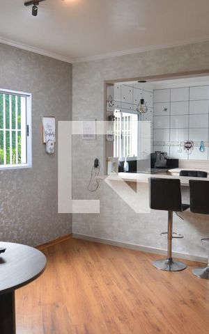 Casa à venda com 215m², 4 quartos e 2 vagasSala