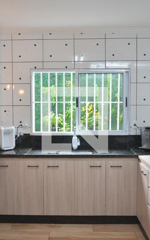 Casa à venda com 215m², 4 quartos e 2 vagasCozinha