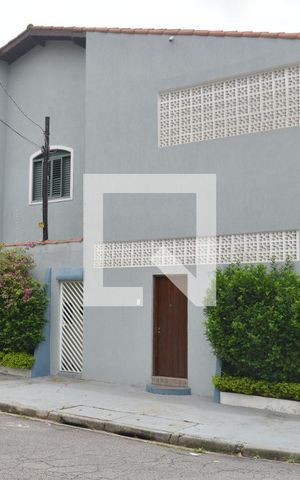 Casa à venda com 215m², 4 quartos e 2 vagasFachada