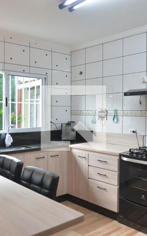 Casa à venda com 215m², 4 quartos e 2 vagasCozinha
