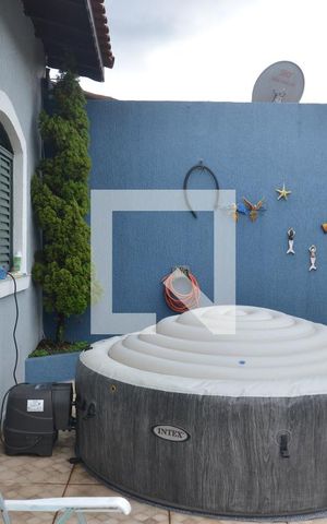 Casa à venda com 215m², 4 quartos e 2 vagasSacada