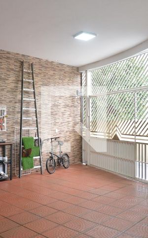 Casa à venda com 215m², 4 quartos e 2 vagasÁrea gourmet