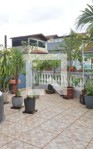 Casa à venda com 215m², 4 quartos e 2 vagasSacada