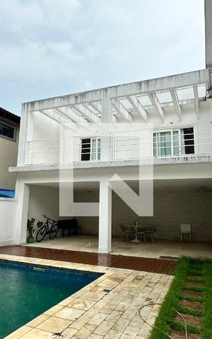 Casa de condomínio à venda com 500m², 4 quartos e 3 vagas Casa de condomínio à venda com 500m², 4 quartos e 3 vagasÁrea comum - Piscina