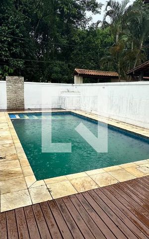 Casa de condomínio à venda com 500m², 4 quartos e 3 vagas Casa de condomínio à venda com 500m², 4 quartos e 3 vagasÁrea comum - Piscina