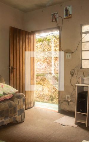 Casa à venda com 150m², 2 quartos e 2 vagasSala
