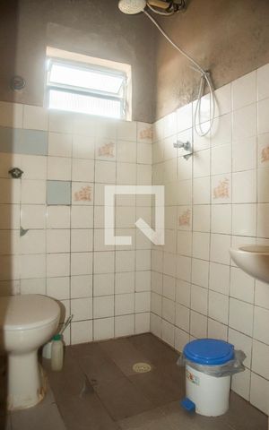 Casa à venda com 150m², 2 quartos e 2 vagasBanheiro da Edícula