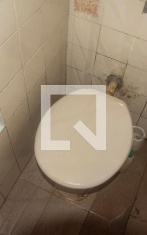 Casa à venda com 150m², 2 quartos e 2 vagasBanheiro da Edícula