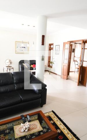 Casa de condomínio à venda com 500m², 3 quartos e 4 vagasSala
