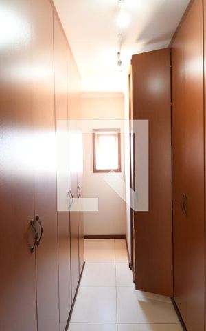 Casa de condomínio à venda com 500m², 3 quartos e 4 vagasQuarto 3 - Suíte Armários