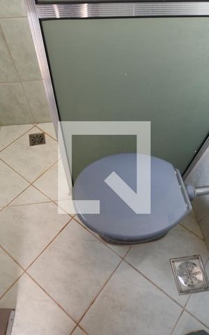 Casa de condomínio à venda com 500m², 3 quartos e 4 vagasBanheiro de serviçoBanheiro de serviço