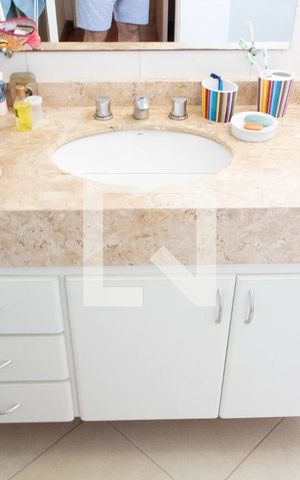 Apartamento à venda com 104m², 3 quartos e 2 vagas Apartamento à venda com 104m², 3 quartos e 2 vagasBanheiro da Suíte