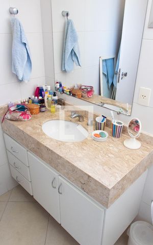 Apartamento à venda com 104m², 3 quartos e 2 vagas Apartamento à venda com 104m², 3 quartos e 2 vagasBanheiro da Suíte