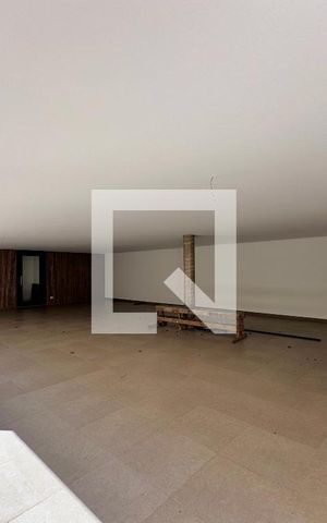 Casa à venda com 712m², 4 quartos e 4 vagas Casa à venda com 712m², 4 quartos e 4 vagasGaragem