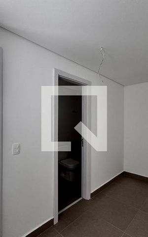 Casa à venda com 712m², 4 quartos e 4 vagas Casa à venda com 712m², 4 quartos e 4 vagasQuarto de Serviço