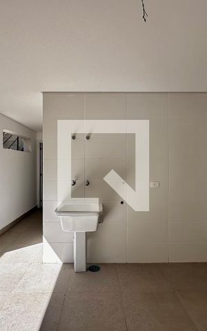 Casa à venda com 712m², 4 quartos e 4 vagas Casa à venda com 712m², 4 quartos e 4 vagasÁrea de Serviço