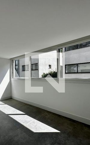 Casa à venda com 712m², 4 quartos e 4 vagas Casa à venda com 712m², 4 quartos e 4 vagasEscritório