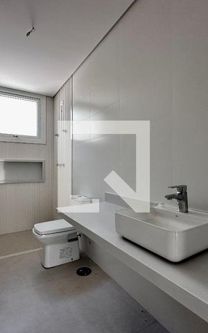 Casa à venda com 712m², 4 quartos e 4 vagas Casa à venda com 712m², 4 quartos e 4 vagasBanheiro Suíte 3