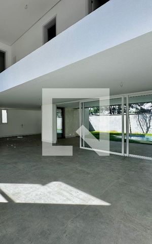 Casa à venda com 712m², 4 quartos e 4 vagas Casa à venda com 712m², 4 quartos e 4 vagasSala