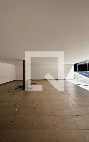 Casa à venda com 712m², 4 quartos e 4 vagas Casa à venda com 712m², 4 quartos e 4 vagasGaragem