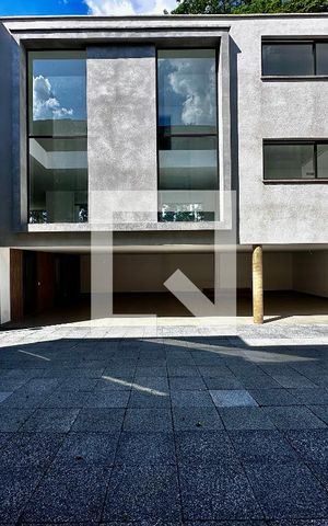Casa à venda com 712m², 4 quartos e 4 vagas Casa à venda com 712m², 4 quartos e 4 vagasFachada da Casa