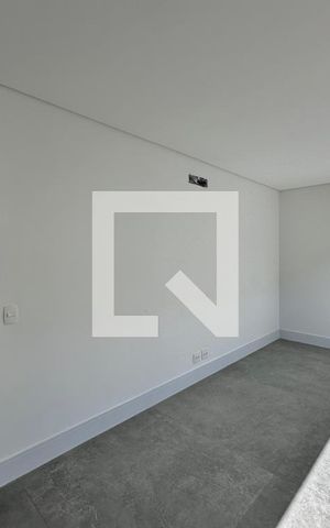 Casa à venda com 712m², 4 quartos e 4 vagas Casa à venda com 712m², 4 quartos e 4 vagasEscritório