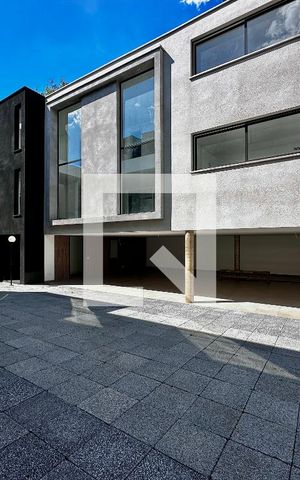 Casa à venda com 712m², 4 quartos e 4 vagas Casa à venda com 712m², 4 quartos e 4 vagasFachada da Casa