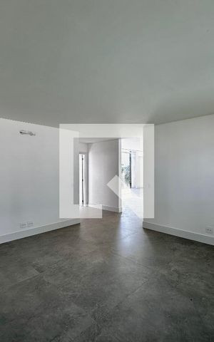 Casa à venda com 712m², 4 quartos e 4 vagas Casa à venda com 712m², 4 quartos e 4 vagasSala