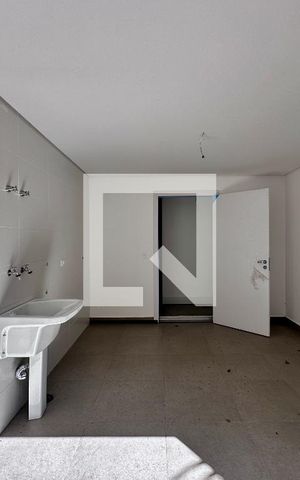 Casa à venda com 712m², 4 quartos e 4 vagas Casa à venda com 712m², 4 quartos e 4 vagasÁrea de Serviço