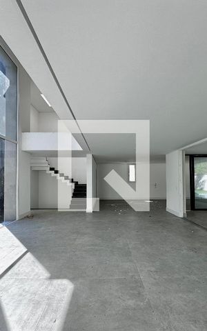 Casa à venda com 712m², 4 quartos e 4 vagas Casa à venda com 712m², 4 quartos e 4 vagasSala