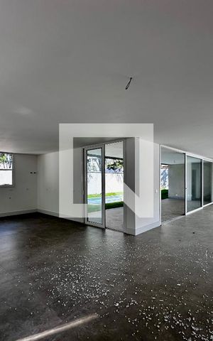 Casa à venda com 712m², 4 quartos e 4 vagas Casa à venda com 712m², 4 quartos e 4 vagasCozinha