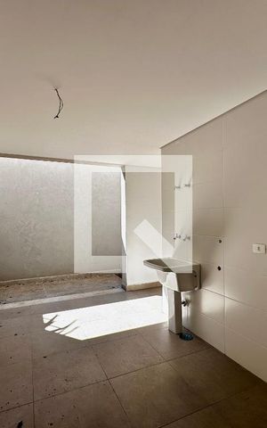 Casa à venda com 712m², 4 quartos e 4 vagas Casa à venda com 712m², 4 quartos e 4 vagasÁrea de Serviço