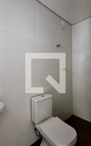 Casa à venda com 712m², 4 quartos e 4 vagas Casa à venda com 712m², 4 quartos e 4 vagasBanheiro de Serviço