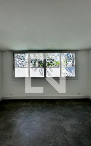 Casa à venda com 712m², 4 quartos e 4 vagas Casa à venda com 712m², 4 quartos e 4 vagasSala