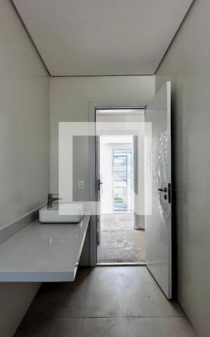 Casa à venda com 712m², 4 quartos e 4 vagas Casa à venda com 712m², 4 quartos e 4 vagasBanheiro Suíte 3