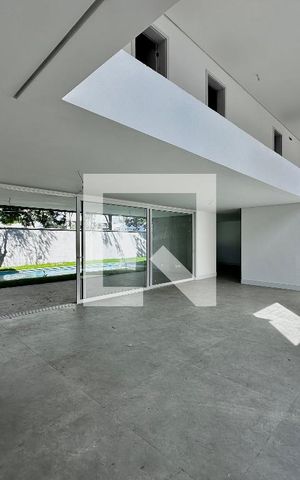 Casa à venda com 712m², 4 quartos e 4 vagas Casa à venda com 712m², 4 quartos e 4 vagasSala