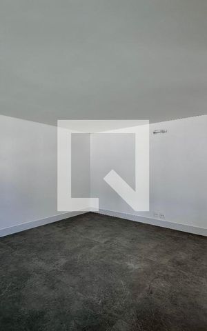 Casa à venda com 712m², 4 quartos e 4 vagas Casa à venda com 712m², 4 quartos e 4 vagasSala