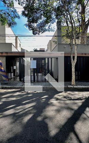 Casa à venda com 712m², 4 quartos e 4 vagas Casa à venda com 712m², 4 quartos e 4 vagasFachada do Condomínio