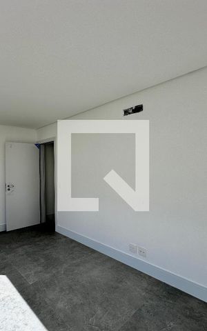 Casa à venda com 712m², 4 quartos e 4 vagas Casa à venda com 712m², 4 quartos e 4 vagasEscritório