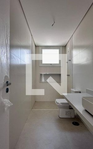 Casa à venda com 712m², 4 quartos e 4 vagas Casa à venda com 712m², 4 quartos e 4 vagasBanheiro Suíte 3