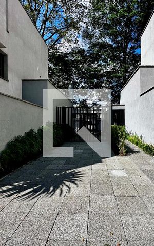 Casa à venda com 712m², 4 quartos e 4 vagas Casa à venda com 712m², 4 quartos e 4 vagasEntrada