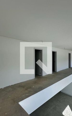 Casa à venda com 712m², 4 quartos e 4 vagas Casa à venda com 712m², 4 quartos e 4 vagasCorredor Suítes