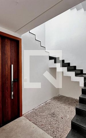 Casa à venda com 712m², 4 quartos e 4 vagas Casa à venda com 712m², 4 quartos e 4 vagasEntrada Casa